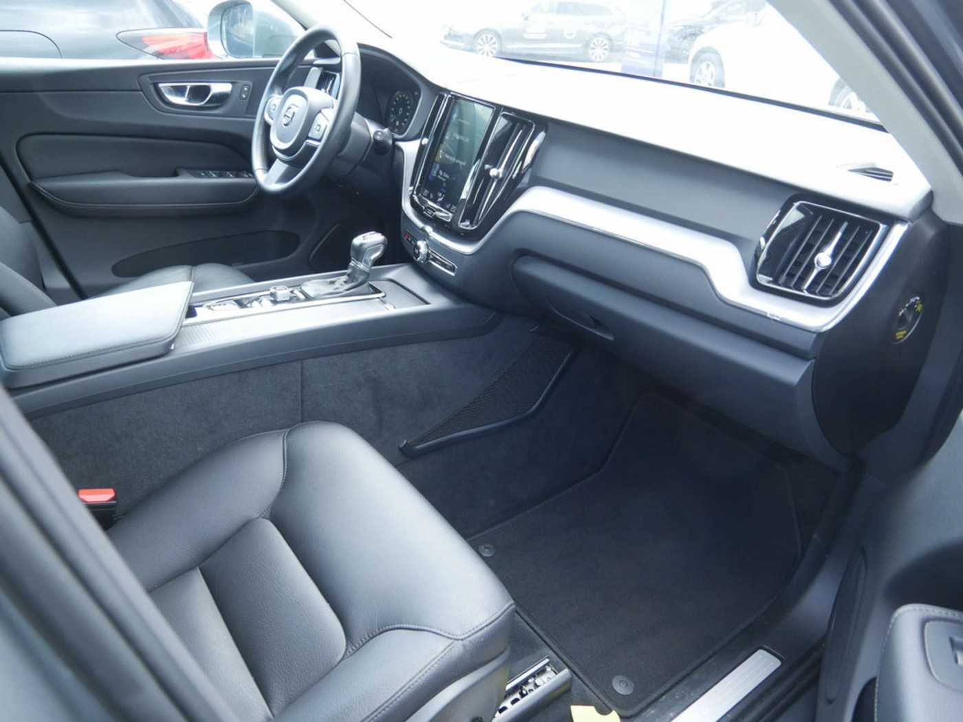 Volvo  D4 Momentum Pro LEDER KAMERA NAVI LED