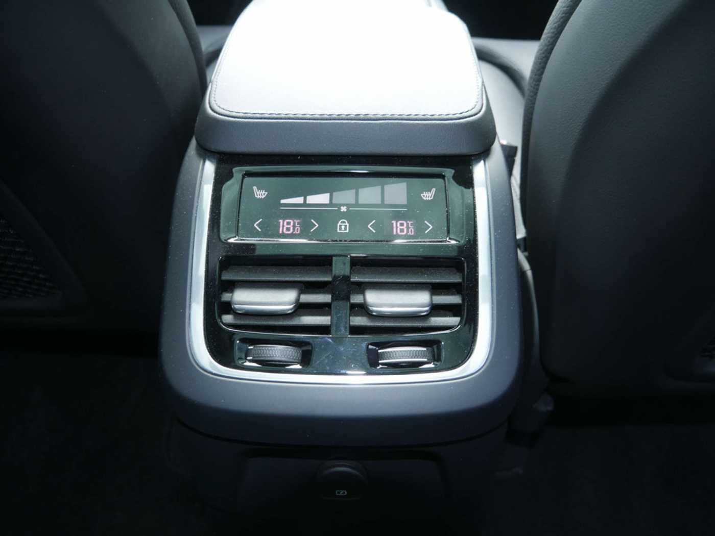 Volvo  T8 Ultimate Bright Recharge Plug-In Hybrid AWD