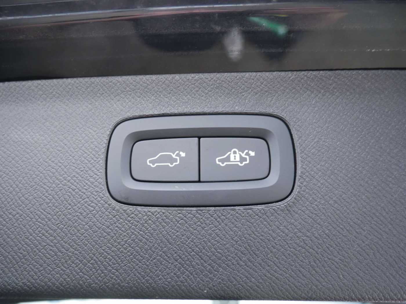 Volvo  T8 Ultimate Bright Recharge Plug-In Hybrid AWD