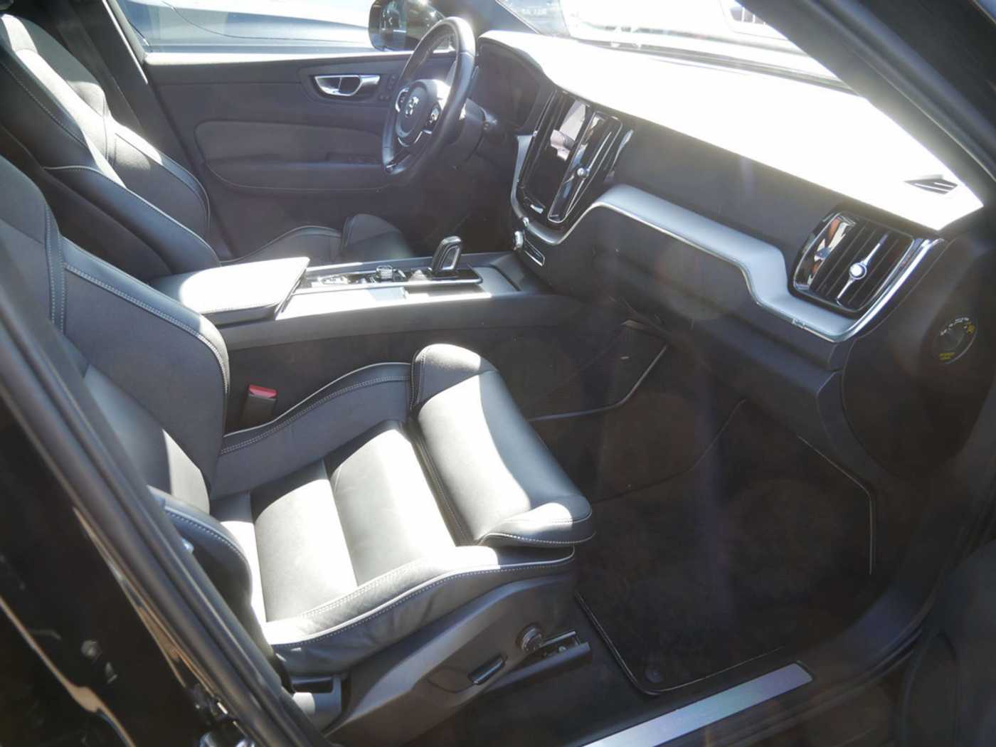 Volvo  Recharge T8 AWD R-Design ACC LED PANO