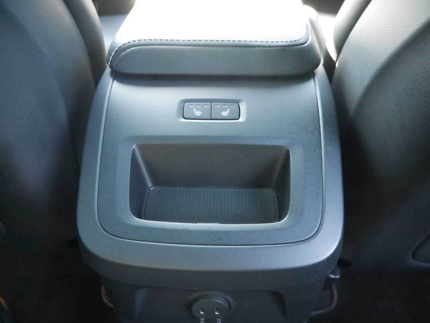 Volvo  Recharge T8 AWD R-Design ACC LED PANO