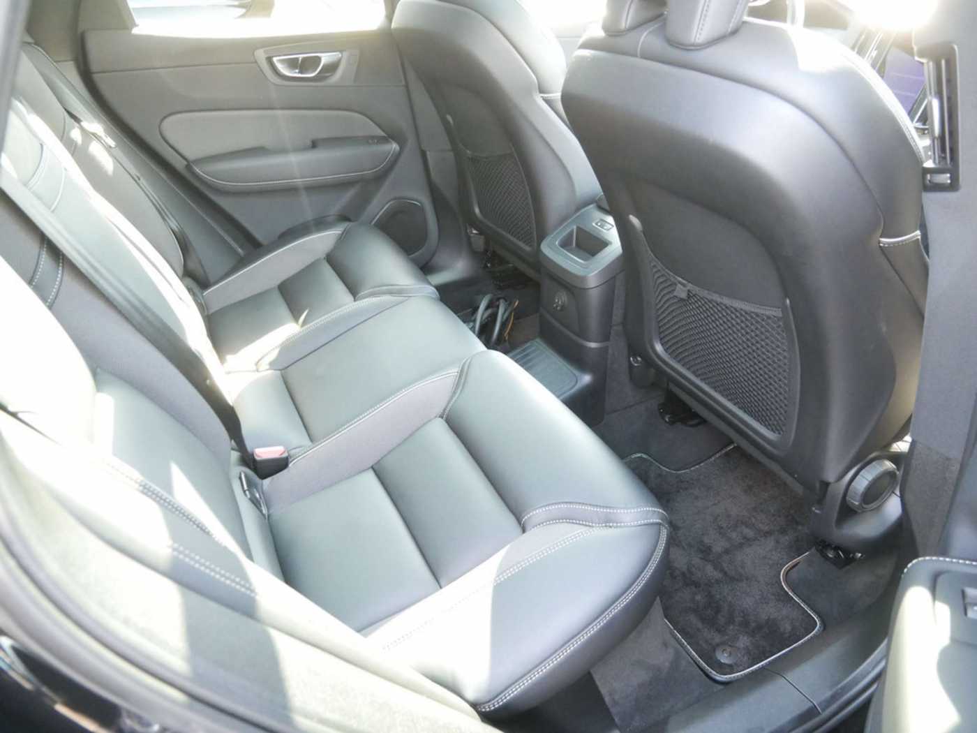 Volvo  Recharge T8 AWD R-Design ACC LED PANO