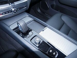 Volvo  B4 Plus Dark SHZ KAMERA H/K NAVI ACC LED