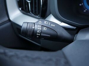 Volvo  B4 Plus Dark SHZ KAMERA H/K NAVI ACC LED