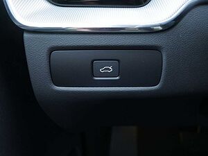 Volvo  B4 Plus Dark SHZ KAMERA H/K NAVI ACC LED