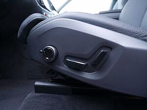 Volvo  B4 Plus Dark SHZ KAMERA H/K NAVI ACC LED