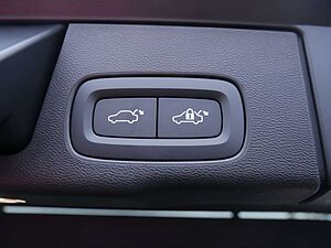 Volvo  B4 Plus Dark SHZ KAMERA H/K NAVI ACC LED