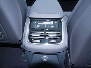 Volvo  T8 Ultra Dark Recharge AWD 360° 7-SITZER