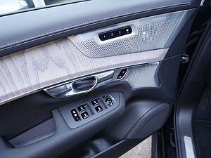 Volvo  T8 Ultra Dark Recharge AWD 360° 7-SITZER