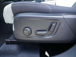 Volvo  B4 Plus Dark SHZ KAMERA H/K NAVI ACC LED