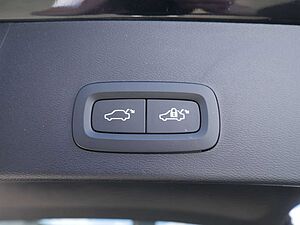 Volvo  B4 Plus Dark SHZ KAMERA H/K NAVI ACC LED
