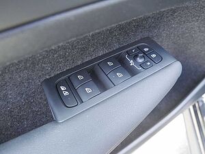 Volvo  B4 Plus Dark SHZ KAMERA H/K NAVI ACC LED