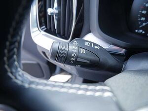 Volvo  B5 Plus PDC SHZ KAMERA NAVI B&W ACC LED