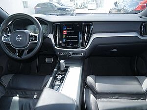 Volvo  B5 Plus PDC SHZ KAMERA NAVI B&W ACC LED