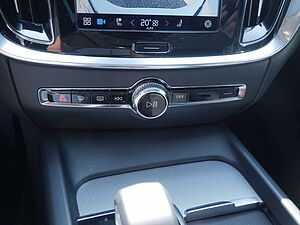 Volvo  B4 Plus Dark KAMERA H/K NAVI ACC LED 360°
