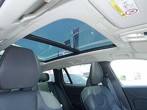 Volvo  B4 Plus Dark KAMERA H/K NAVI ACC LED 360°