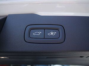 Volvo  B4 Plus Dark KAMERA H/K NAVI ACC LED 360°
