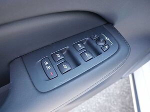 Volvo  B4 Plus Dark KAMERA H/K NAVI ACC LED 360°