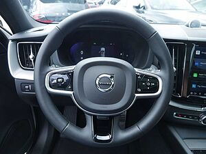 Volvo  B4 R Design AWD ACC HUD LED PANO 360°