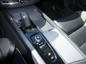 Volvo  Recharge T8 AWD R-Design ACC LED PANO