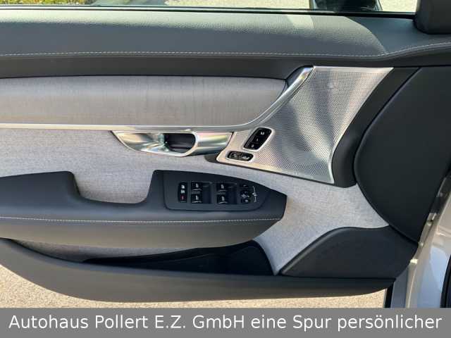 Volvo  T8 Ultra Dark Recharge Plug-In Hybrid AWD