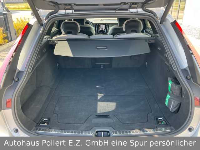 Volvo  T8 Ultra Dark Recharge Plug-In Hybrid AWD