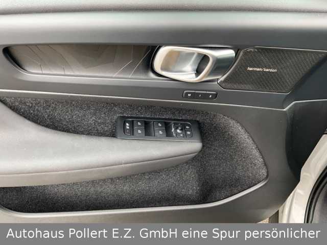 Volvo  T4 Recharge Plug-In Hybrid 2WD Plus Bright