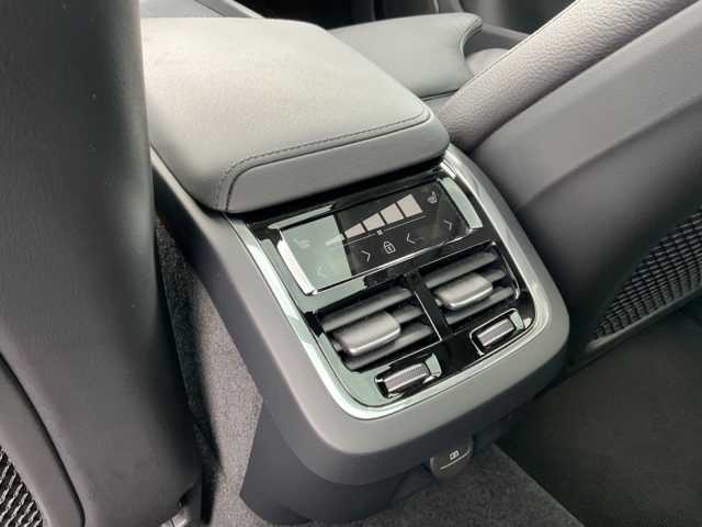 Volvo  B4 AWD Ultimate