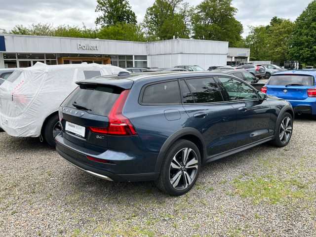 Volvo  B4 AWD Ultimate