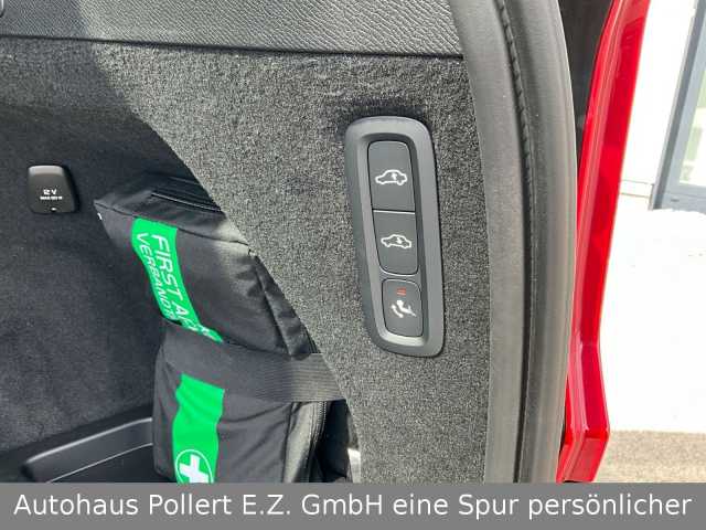 Volvo  Ultra Dark T8 UPE 107.730€