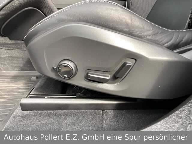 Volvo  R Design Recharge Plug-In Hybrid AWD