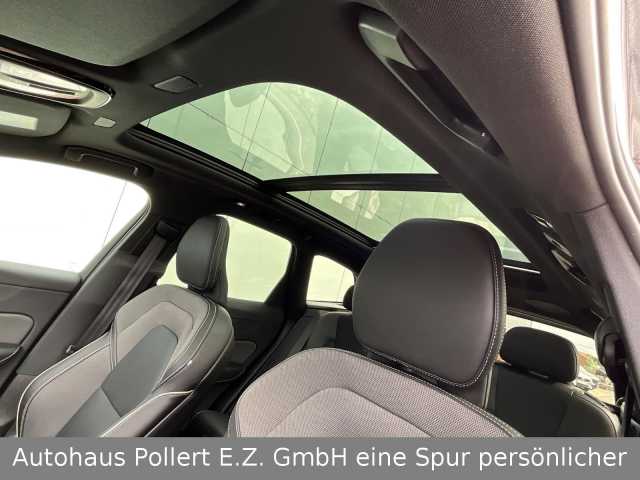 Volvo  R Design Recharge Plug-In Hybrid AWD