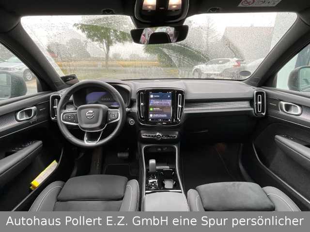 Volvo  B4 Plus Black Edition 2WD