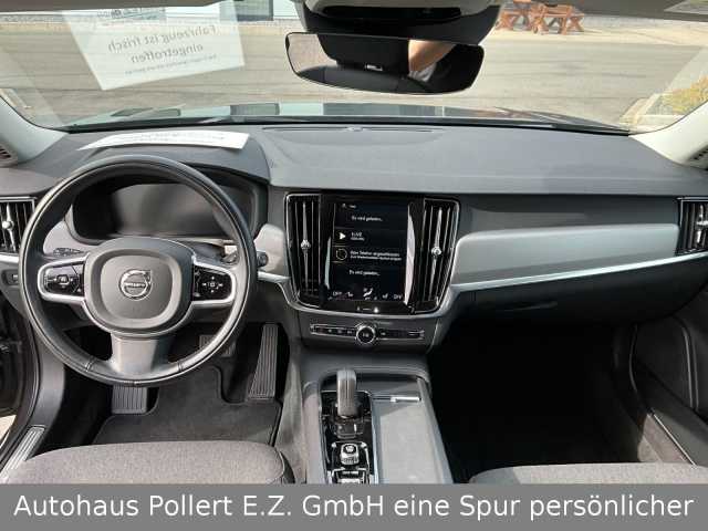 Volvo  B4 Momentum