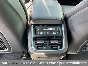 Volvo  R Design AWD Mild-Hybrid