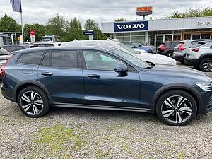 Volvo  B4 AWD Ultimate