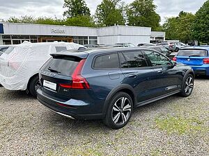 Volvo  B4 AWD Ultimate