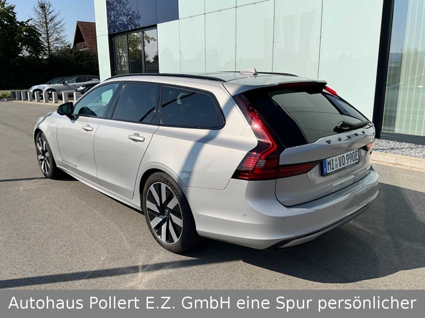 Volvo  T8 Ultra Dark Recharge Plug-In Hybrid AWD