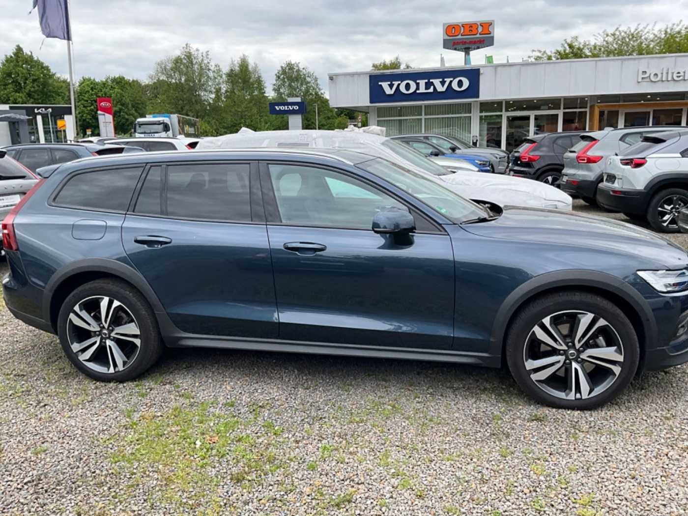 Volvo  B4 AWD Ultimate