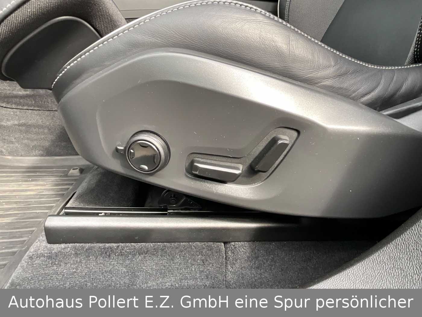 Volvo  R Design Recharge Plug-In Hybrid AWD