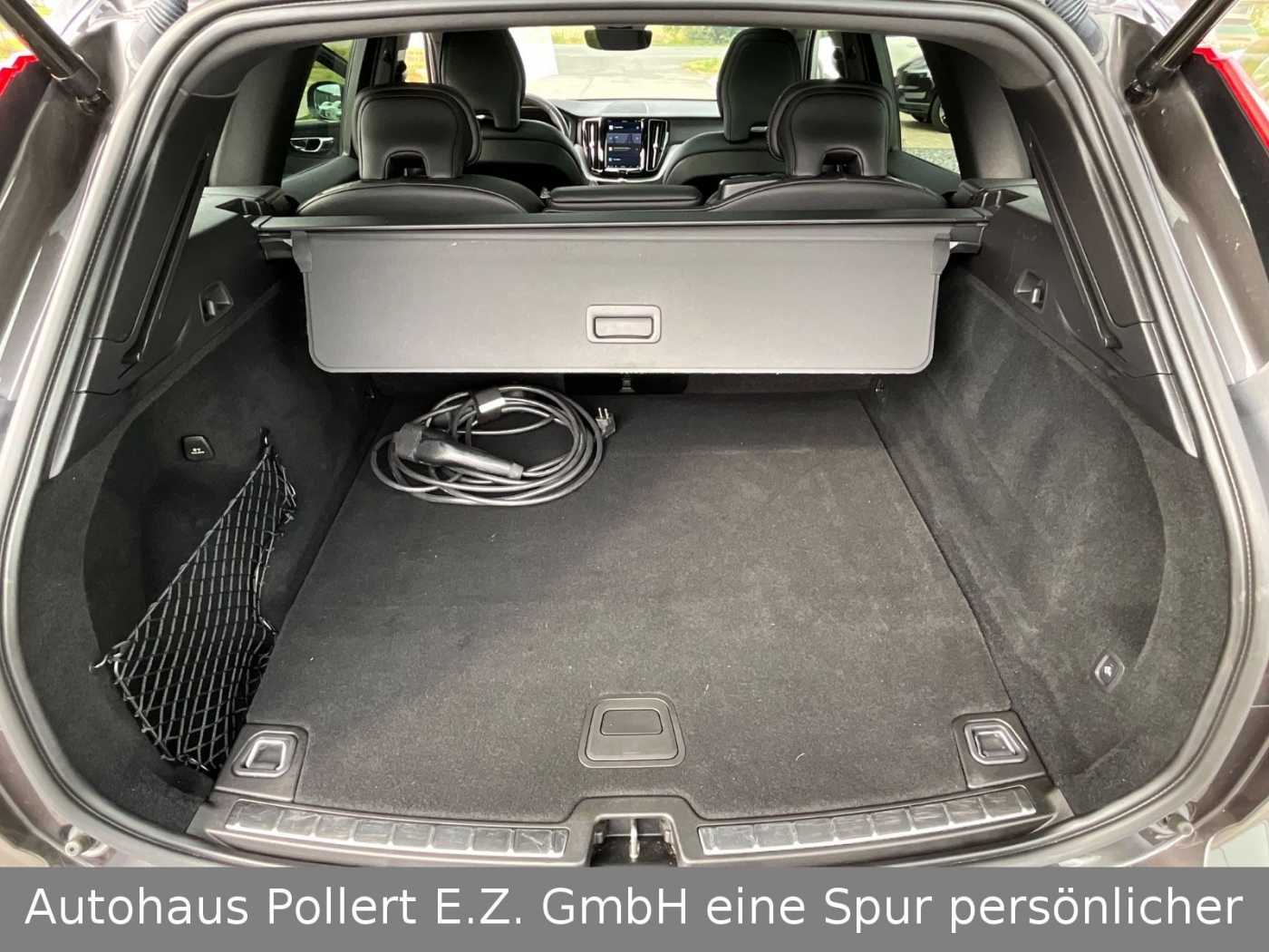 Volvo  R Design Recharge Plug-In Hybrid AWD