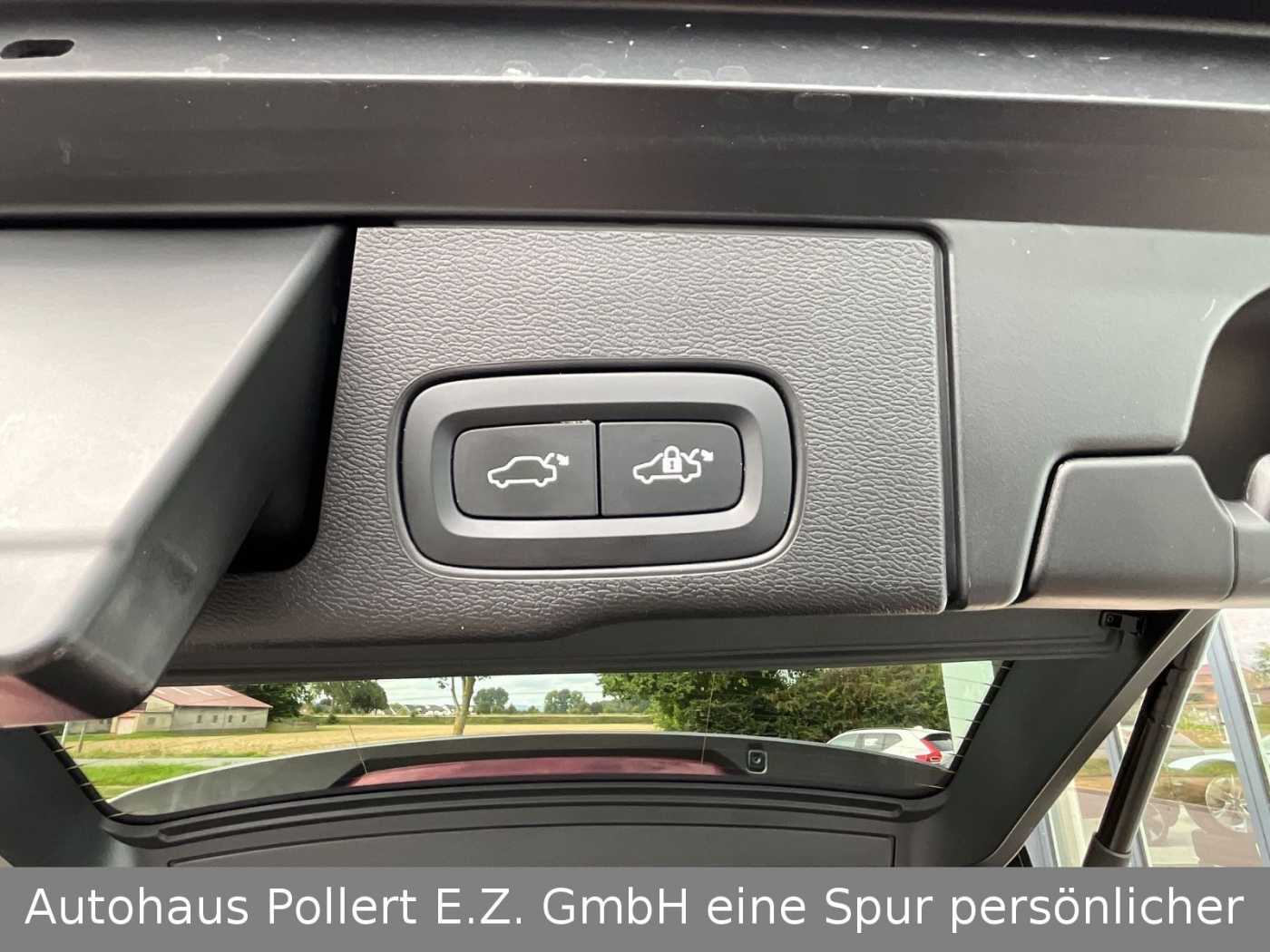 Volvo  R Design Recharge Plug-In Hybrid AWD