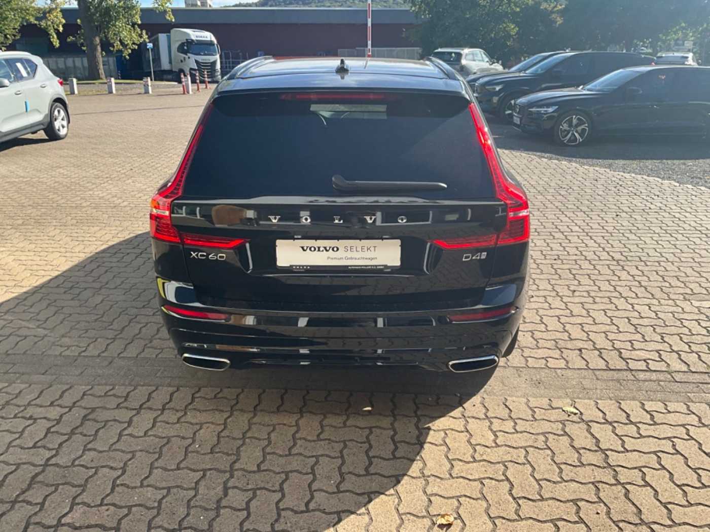 Volvo  D4 R Design 2WD