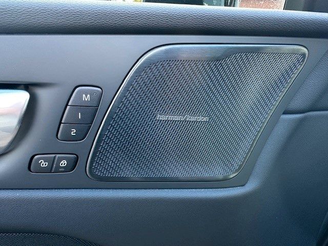 Volvo  T6 Plus Dark Recharge Plug-In Hybrid AWD
