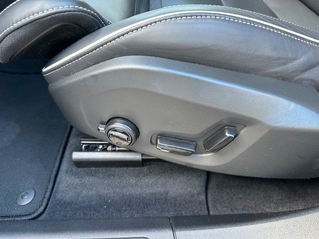 Volvo  T6 Plus Dark Recharge Plug-In Hybrid AWD