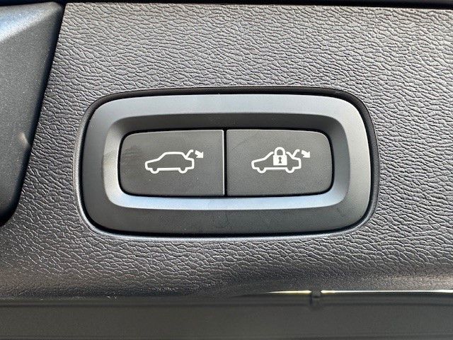 Volvo  T6 Plus Dark Recharge Plug-In Hybrid AWD
