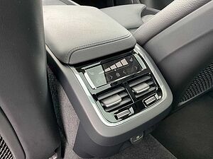 Volvo  B4 AWD Ultimate