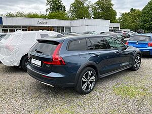 Volvo  B4 AWD Ultimate