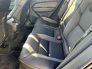 Volvo  D4 R Design 2WD
