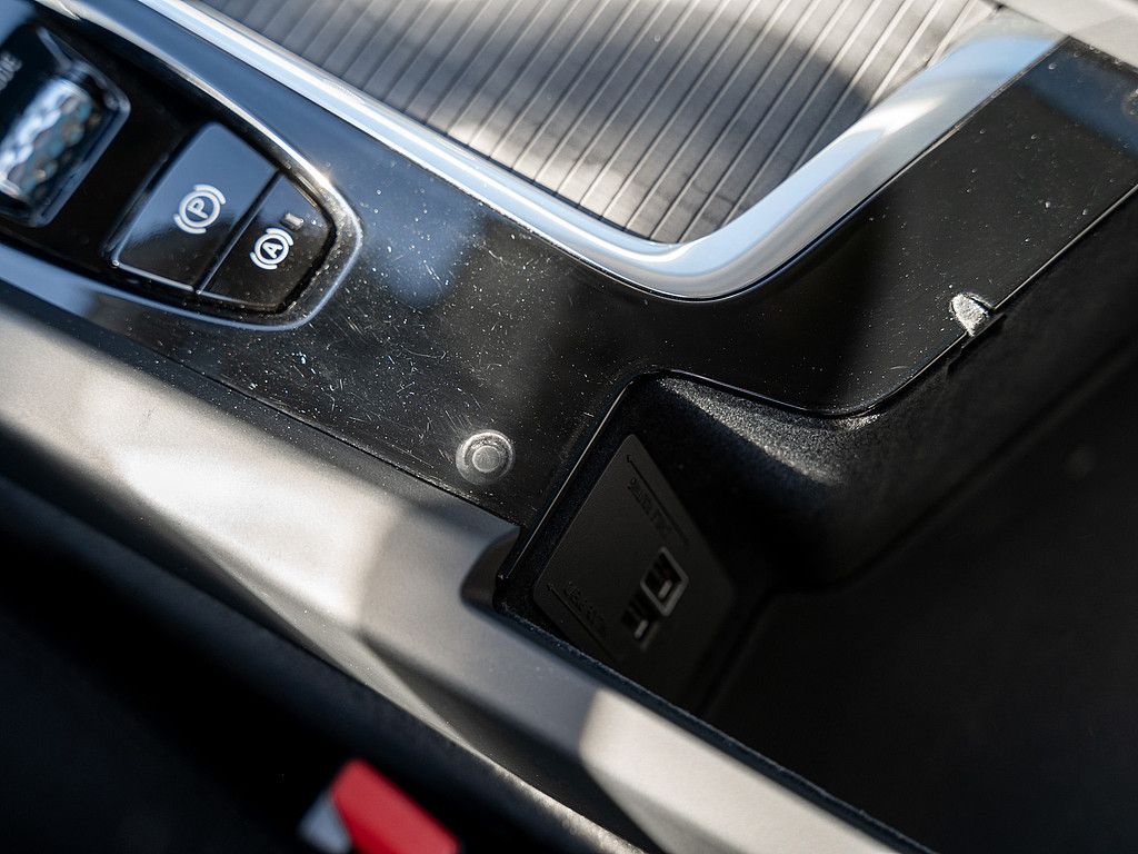 Volvo  T6AWD Recharge Inscription Expression